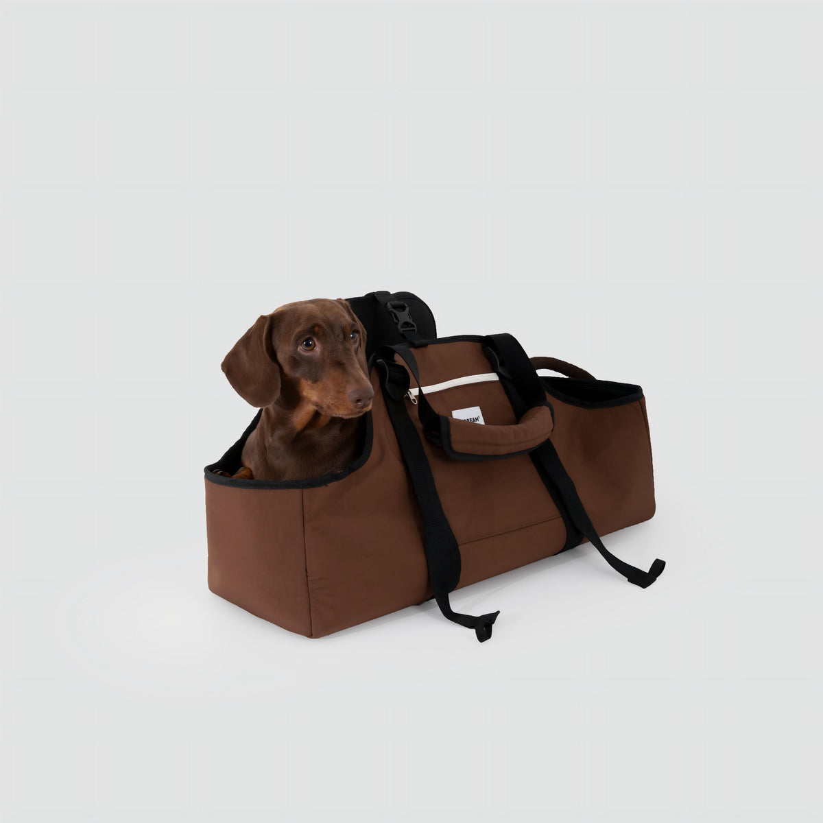 Low U-shaped opening for a short-legged dog